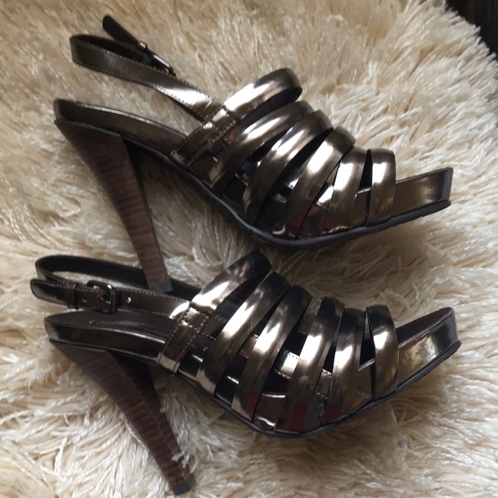 BCBG Size 7.5 silver heels heel 4.5”